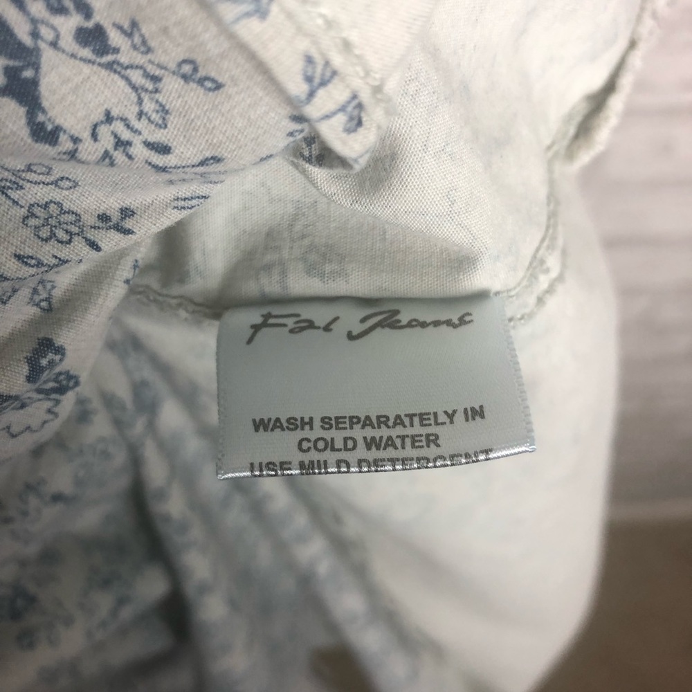 F21 Blue Floral Super Soft Button Down - Picture 5 of 5